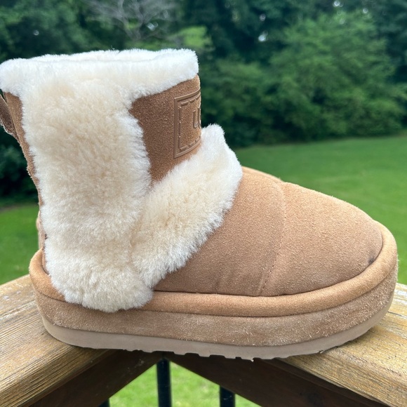 UGG Classic Chillapeak Round Toe Boots - Picture 1 of 4